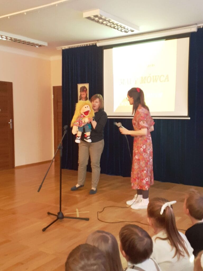 logopedki prowadzą konkurs recytatorski