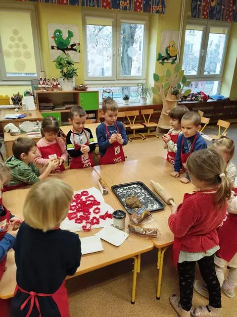 pieczenie ciasteczek świątecznych